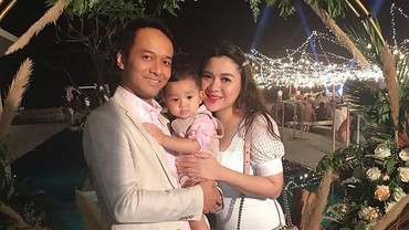 Vicky Shu Umumkan Hamil Anak Kedua