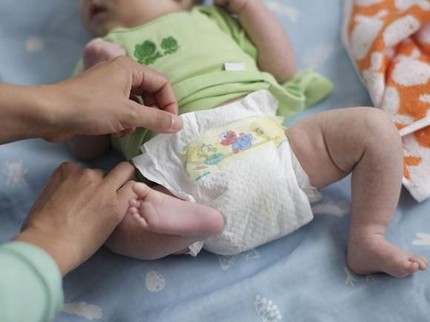 Cara Tepat Mengganti Popok Bayi dengan Higienis
