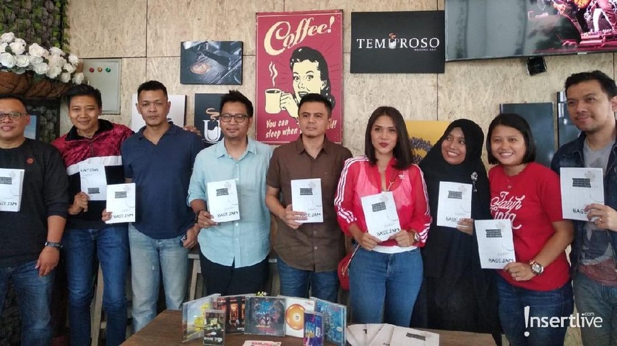 Perjalanan 25 Tahun Base Jam Berkarya Terangkum dalam Sebuah Buku Siapa yang sudah tak sabar membaca buku perjalanan karir Base Jam ini?