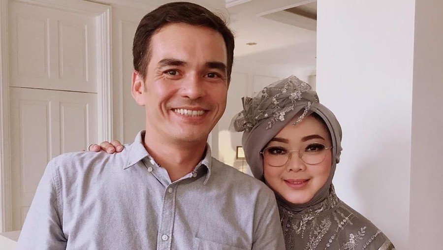Rina Gunawan dan Teddy Syach Rina Gunawan dan Teddy Syach