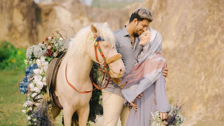 Ammar Zoni sempat pingsan setelah melihat bayi kembar mereka. Ammar mengatakan kalau bayinya cantik.