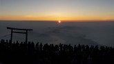 FOTO: Menatap Surya dari Gunung Fuji Panorama matahari terbit dari puncak Gunung Fuji, Jepang, yang sangat cantik membuat pendaki rela memulai perjalanan sejak dini hari.