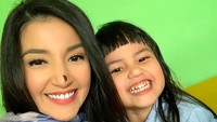 7 Potret Haru Tsania Marwa Bersama Kedua Anaknya