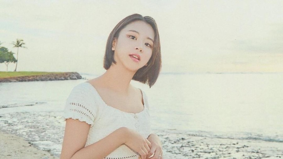 2. Chaeyoung TWICE Punya tubuh mungil, lima idol K-pop ini justru tetap terlihat tinggi.