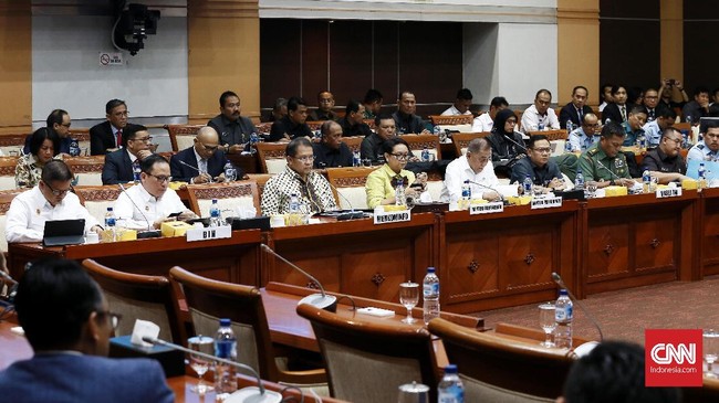 Anggota Komisi I DPR, Christina Aryani menyatakan komisinya bakal mengawal kasus parodi lagu Indonesia Raya sampai diproses hukum.