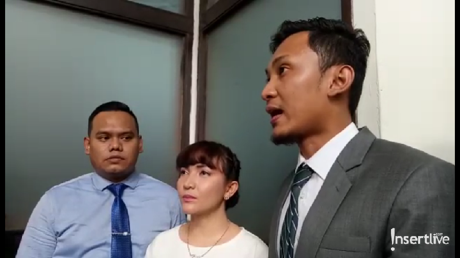 Artis Roro Fitria akan bebas bersyarat hari ini, Kamis (2/4) setelah divonis 4 tahun penjara karena penyalahgunaan narkoba.