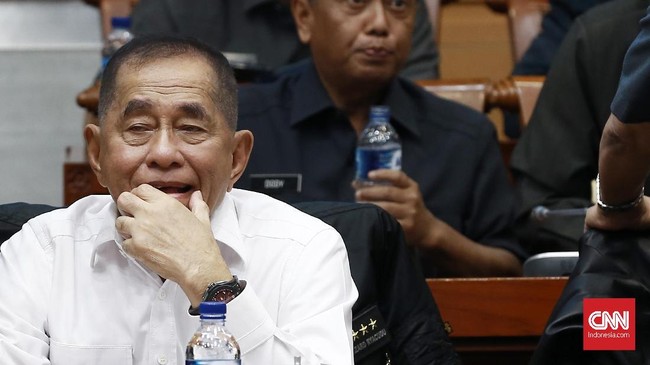Menhan Ryamizard Ryacudu menyarankan pendekatan militer jika cara halus tak mempan untuk mencegah pengibaran bendera bintang kejora yang diiringi kekerasan.