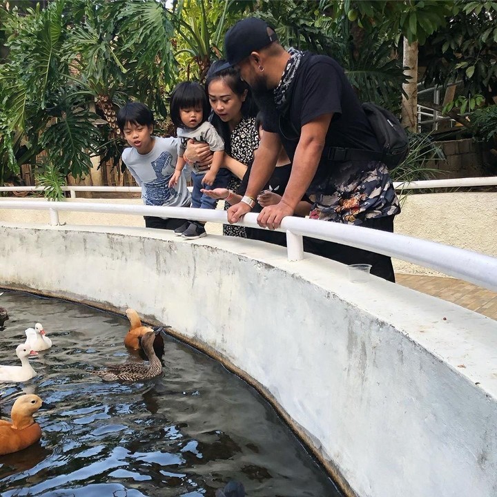 <span style="font-family: proximanova; font-size: 18.6667px;">Meski sibuk dengan pekerjaan, Peppy masih sempat quality time bersama keluarga. (Foto: Instagram @julia_peppy)</span>