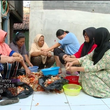 Bikin Kaget, Kalina Oktarani Jual Nasi Uduk Keliling