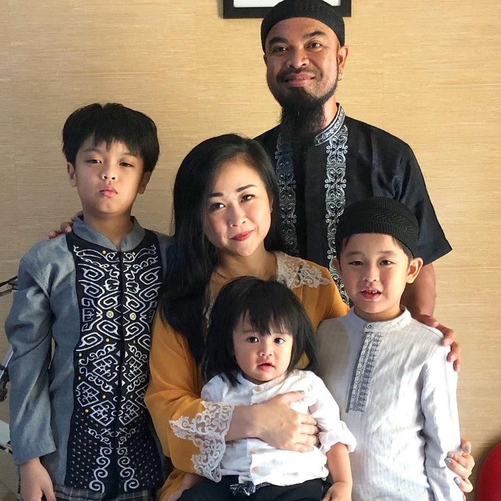 <span style="font-family: proximanova; font-size: 18.6667px;">Semoga selalu bahagia dan tetap menginspirasi ya, Peppy bersama keluarga. (Foto: Instagram @julia_peppy)</span>