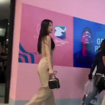 Penampilan Joy Red Velvet Bikin Fans di Indonesia Teriak Histeris