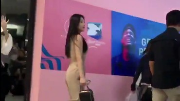 img-title Penampilan Joy Red Velvet Bikin Fans di Indonesia Teriak Histeris