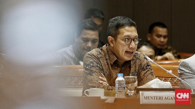 Agama Baha'i hidup di Nusantara sejak Indonesia belum menjadi nama sebuah negara. Puluhan tahun Baha'i tak diakui oleh negara hingga Gus Dur memberi harapan.