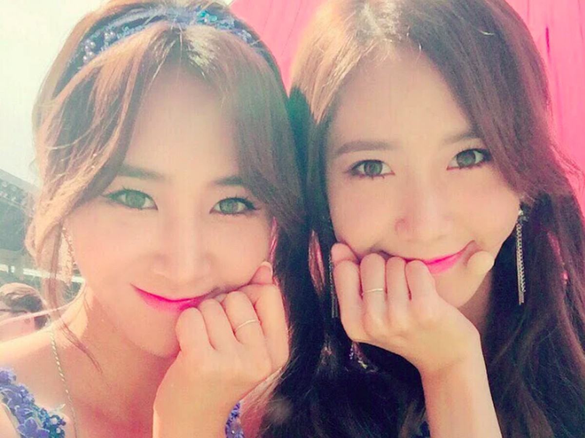 Siapa saja 8 pasang idol yang terlihat seperti saudara kembar&quest; Intip foto-fotonya berikut ini&period;