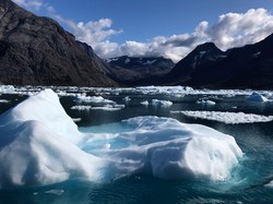 Bumi Makin Panas! Setahun, 532 Miliar Ton Es Greenland Lenyap