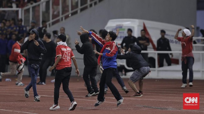 Federasi Sepak bola Malaysia (FAM) sudah bertemu perwakilan AFC untuk membahas kerusuhan yang terjadi dalam duel Indonesia vs Malaysia.