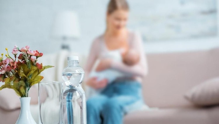 Selain makanan, ada beberapa jenis minuman yang bisa meningkatkan produksi ASI Bunda atau biasa dikenal sebagai ASI Booster