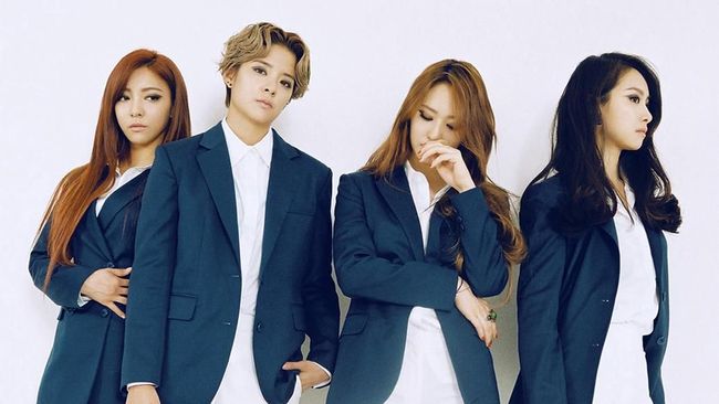 SM Entertainment selaku agensi girlgroup f(x) mengaku masih berunding dengan sejumlah anggota grup itu menyusul Amber dan Victoria yang memilih hengkang.