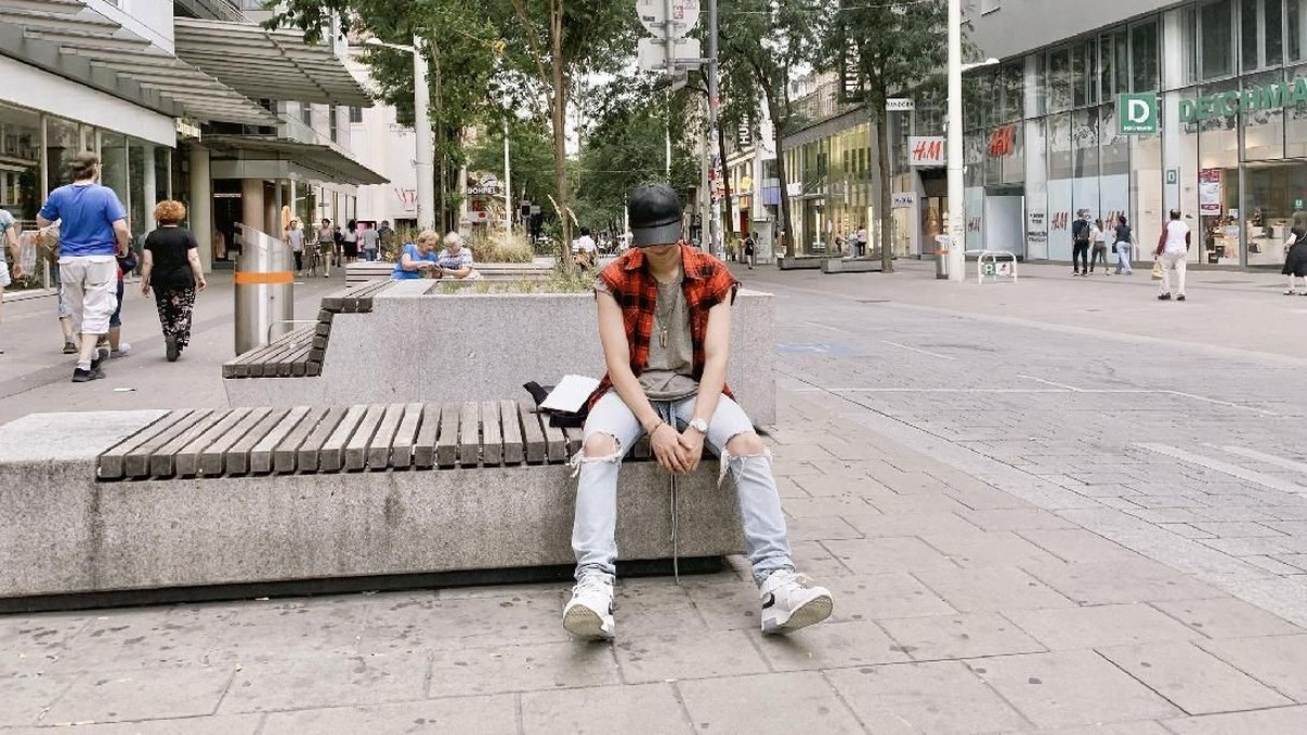 Beberapa potret RM BTS yang sedang menikmati liburannya di Korea dan terbang ke Eropa dan Italia versi Insertlive&period;