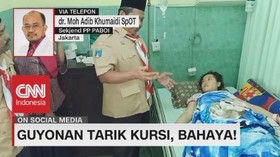 VIDEO: Guyonan Tarik Kursi, Bahaya!