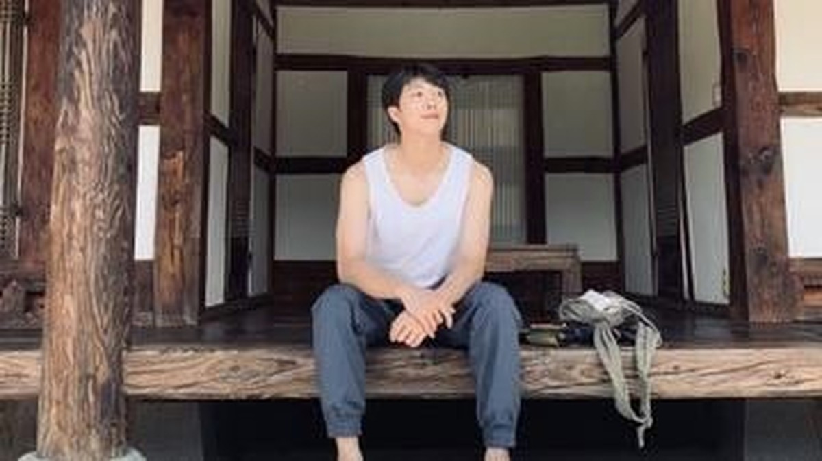 Beberapa potret RM BTS yang sedang menikmati liburannya di Korea dan terbang ke Eropa dan Italia versi Insertlive&period;