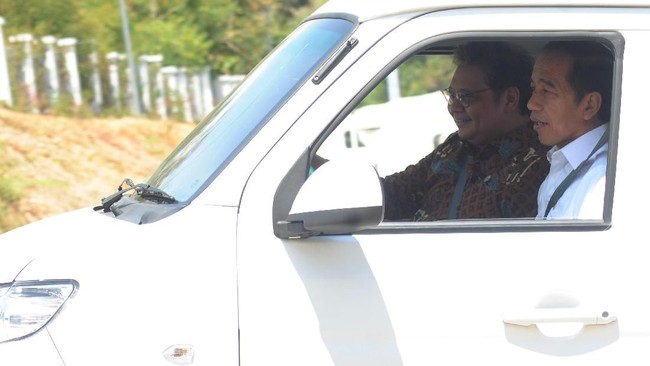 Presiden Jokowi mengatakan hitung-hitungan kenaikan harga pertalite dan solar akan disampaikan oleh sejumlah menteri kepadanya hari ini.