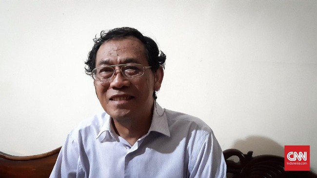 Sri Bintang Pamungkas mengatakan target utamanya saat ini adalah menjatuhkan rezim pemerintahan Jokowi. Namun dia masih memikirkan bagaimana caranya.