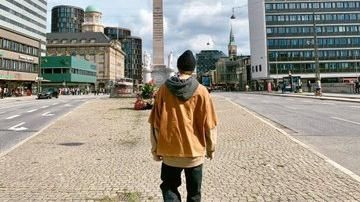 Beberapa potret RM BTS yang sedang menikmati liburannya di Korea dan terbang ke Eropa dan Italia versi Insertlive&period;