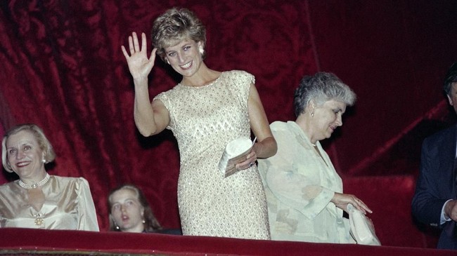 FOTO: 22 Tahun Mengenang Kepergian Putri Diana