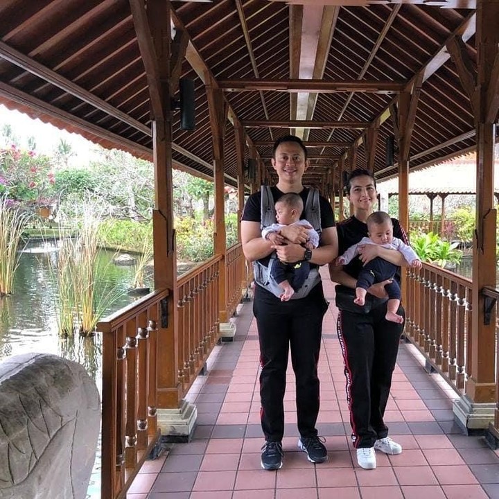 <p>Semoga selalu bahagia dan harmonis, Kadek bersama keluarga. (Foto: Instagram @kddevie)</p>