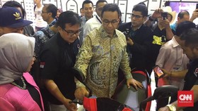 Anies Bakal 'Dewakan' Kendaraan Listrik di Jakarta