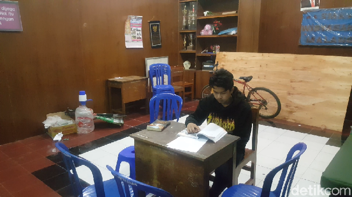 pelajar numpang tinggal di sekolah