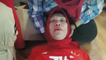 img-title Dorce Gamalama Pingsan Usai Ikut Acara Pawai