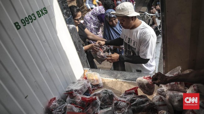 Indef mencatat manfaat kartu sembako yang sebesar Rp200 ribu hanya setara 15,94 persen pengeluaran makanan bagi keluarga miskin.