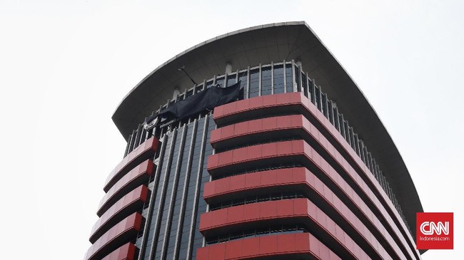 Personel polisi yang mengisi jabatan penting di KPK bertambah seiring pelantikan pejabat baru. Dari yang semula 3 bertambah menjadi 9.