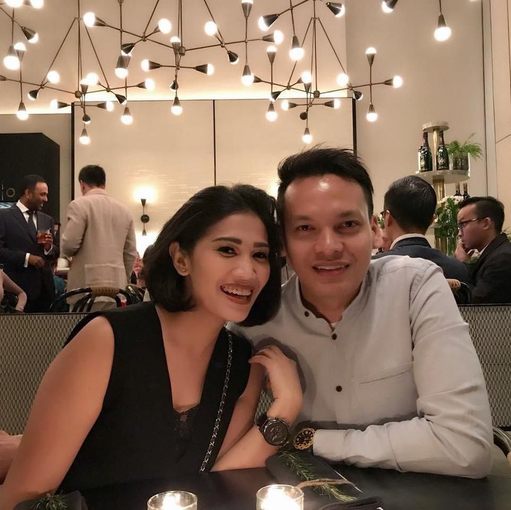 <p>Romantis banget waktu Ben dan Elsa merayakan <em>anniversary</em>, 20 Desember 2017. "<em>Thank God atas 8 tahun perjalanan yang luar biasa ini.. Selau berdoa & mengucap syukur #happyanniversary mama echa,</em>" tulis Ben. (Foto: Instagram @benjoshua_r)</p>