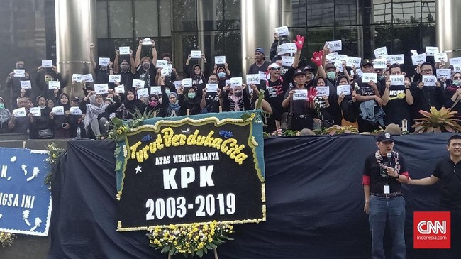 KPK berharap Jokowi berempati pada upaya pemberantasan korupsi yang mereka lakukan dengan menolak rencana revisi UU KPK hasil inisiasi DPR.