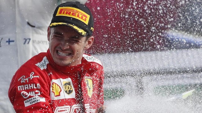 Pebalap Ferrari, Charles Leclerc berhasil menjadi juara pada seri Formula 1 GP Italia, Minggu (8/9).