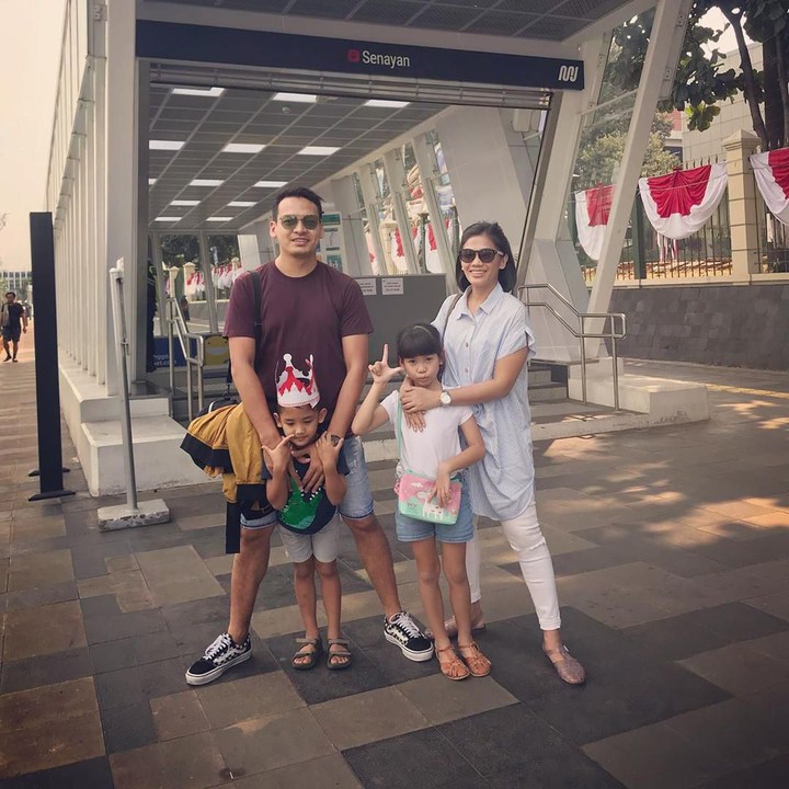<p>Ben dan Elsa sudah dikaruniai dua anak, Benaya Maika Rompies (7) dan Ben Caleb John Rompies (6). (Foto: Instagram @benjoshua_r)</p>
