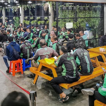 Restoran Penuh Supir Ojek Online, Turis Australia Sulit Dapat Meja