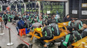 Restoran Penuh Supir Ojek Online, Turis Australia Sulit Dapat Meja
