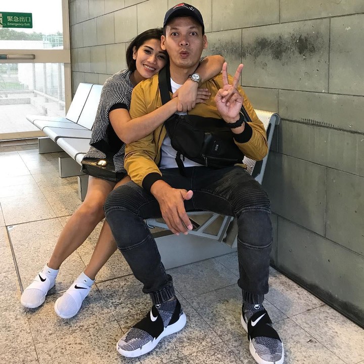 <p>Serius nih dua anak saja cukup? Bunda Elsa siap lho kalau mau tambah momongan. <em>He-he-he</em>. (Foto: Instagram @elsapasaka_r)</p>