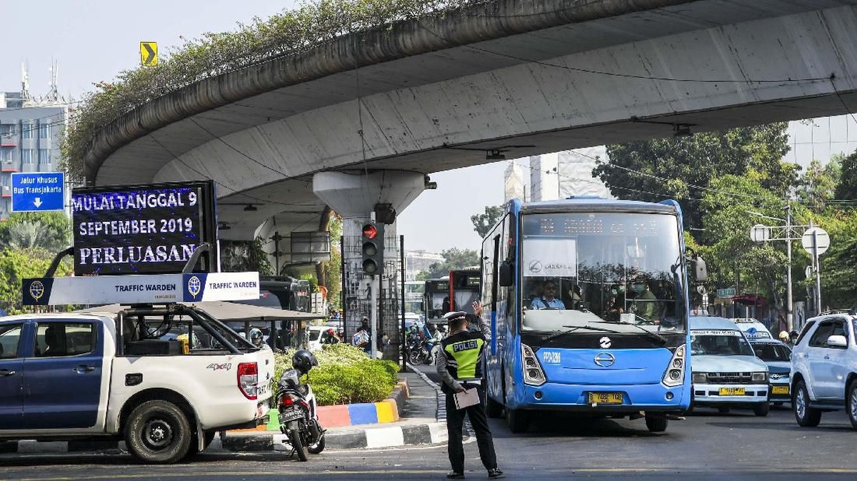 FOTO : Tilang Perluasan Ganjil Genap