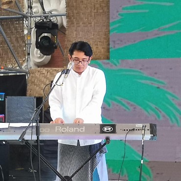 Lirik Lagu April - Mondo Gascaro