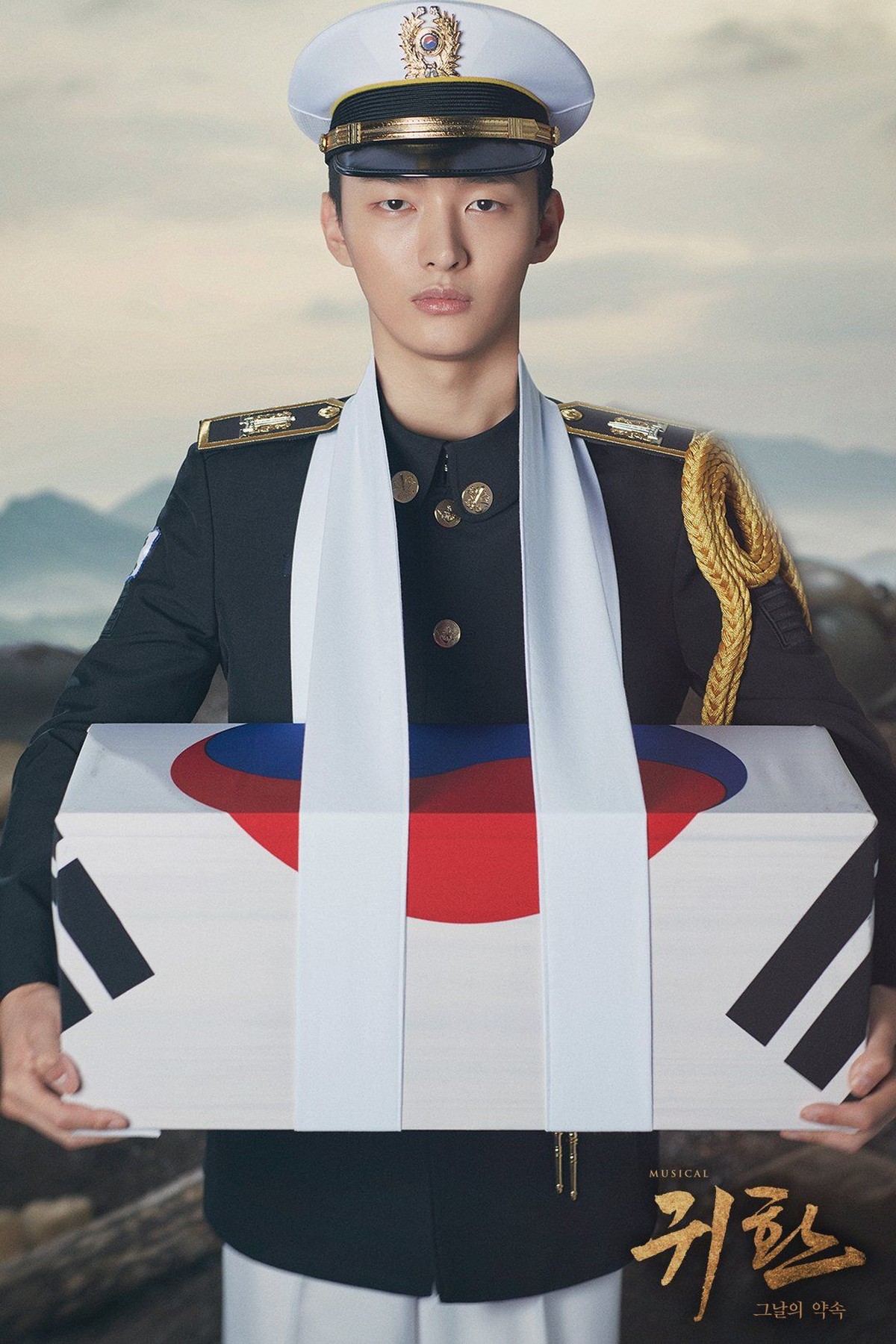 Idol K-pop ternama yang sedang tugas wajib militer seperti Xiumin&comma; Onew&comma; dan Yoon Ji Sung akan bintangi dalam musikal militer&period; Intip potretnya berikut ini&period;