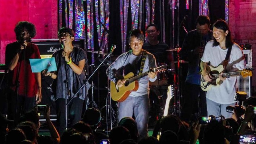 Ananda Badudu Beberapa artis turut menyuarakan dukungan terkait demo mahasiswa yang sedang berlangsung menentang RUU kontroversial.