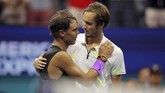 FOTO: Juara US Open Jadi Gelar Ke-19 Nadal Rafael Nadal membutuhkan waktu 4 jam 50 menit untuk meraih juara US Open mengalahkan Daniil Medvedev, Minggu (8/9) waktu setempat.