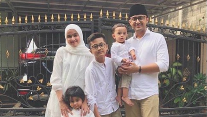 hengky kurniawan dan keluarga.