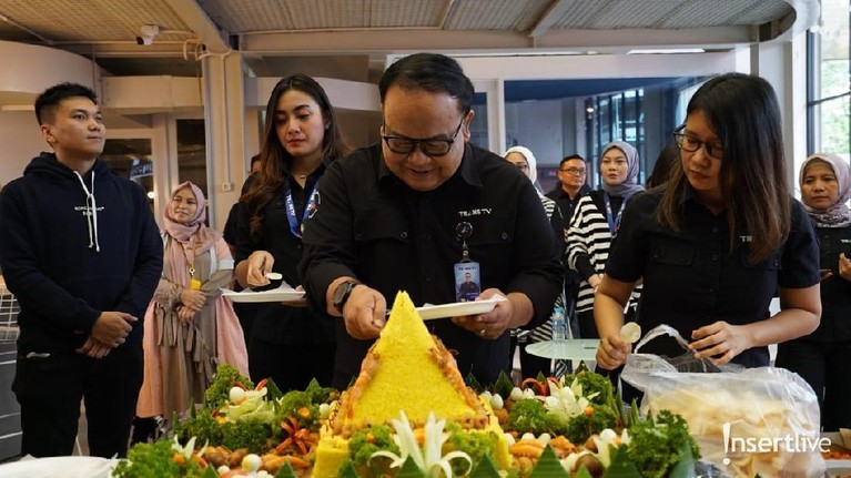 Program Trans TV, Insert kembali memberikan tayangan menarik bertajuk Insert Story untuk para pemirsa. Berikut kemeriahan acara syukuran penayangan perdananya.