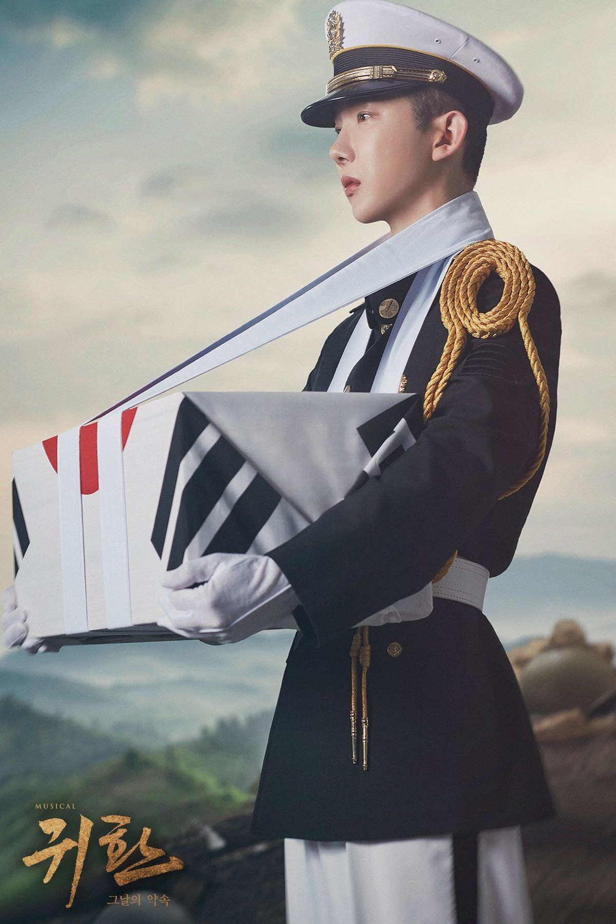 Idol K-pop ternama yang sedang tugas wajib militer seperti Xiumin&comma; Onew&comma; dan Yoon Ji Sung akan bintangi dalam musikal militer&period; Intip potretnya berikut ini&period;